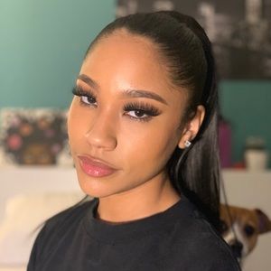 Meet your Posher, Anaya